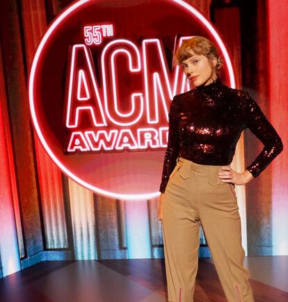 Taylor Swift en una de sus más recientes apariciones públicas: la 55 edición de los premios de la Academy of Country Music en el Grand Ole Opry de Nashville, Tennessee. 