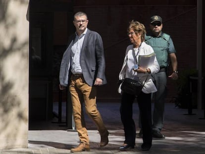 Jaume Clotet després de ser interrogat per la Guàrdia Civil a la caserna de Travessera de Gràcia a Barcelona