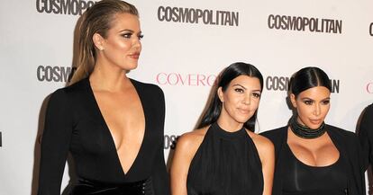Khloé, Kourtney y Kim Kardashian en un evento. 