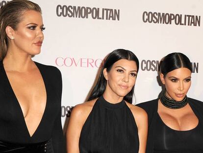 Khloé, Kourtney y Kim Kardashian en un evento. 