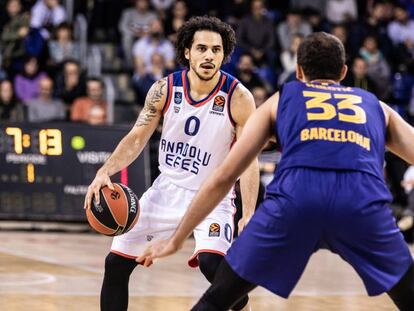 Larkin, con el balón, ante Mirotic.
 