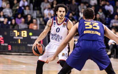 Larkin, con el balón, ante Mirotic.