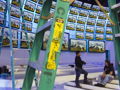 Últimos preparativos en la feria CES de Las Vegas.