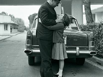 Roberto Rossellini y su hija Isabella. Una de las imágenes del libro <i>The father, the daughter and the Holy Ghost.</i>