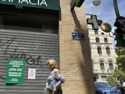 Farmacia cerrada en Valencia durante la última jornada de protesta, en junio