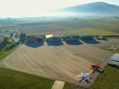 Vista desde el aire del aer&oacute;dromo de la Cerda&ntilde;a. 