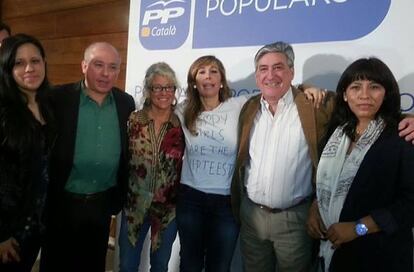 Melanie Casique, primera per l'esquerra, al costat del seu pare Bernardo, en una imatge de Facebook.