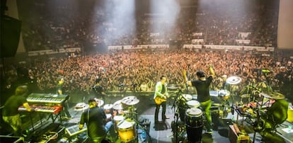 Brothers In Band, la réplica gallega de Dire Straits, llevan una producción que ni las grandes estrellas. Tocan para miles de personas.