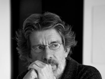 El escritor colombiano Tomás González, en una imagen promocional de 2012.