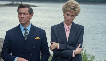 Elizabeth Debicki como Diana y Dominic West como Carlos en la quinta temporada de 'The Crown'.