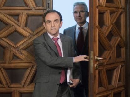 Rafael Rodr&iacute;guez y Miguel &Aacute;ngel V&aacute;zquez, tras el Consejo de Gobierno.