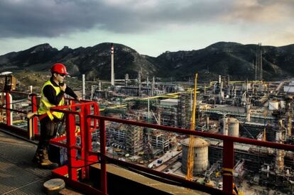 Refinería de Repsol, en el Valle de Escombreras ( Cartagena).