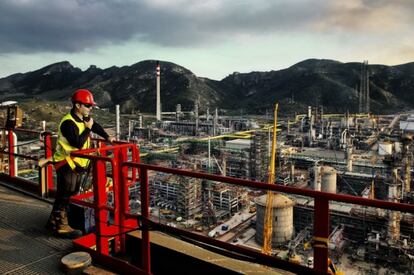 Refiner&iacute;a de Repsol, en el Valle de Escombreras ( Cartagena).