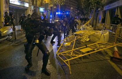 Dispositivo policial de Los Mossos durante el conflicto de Can Vies.