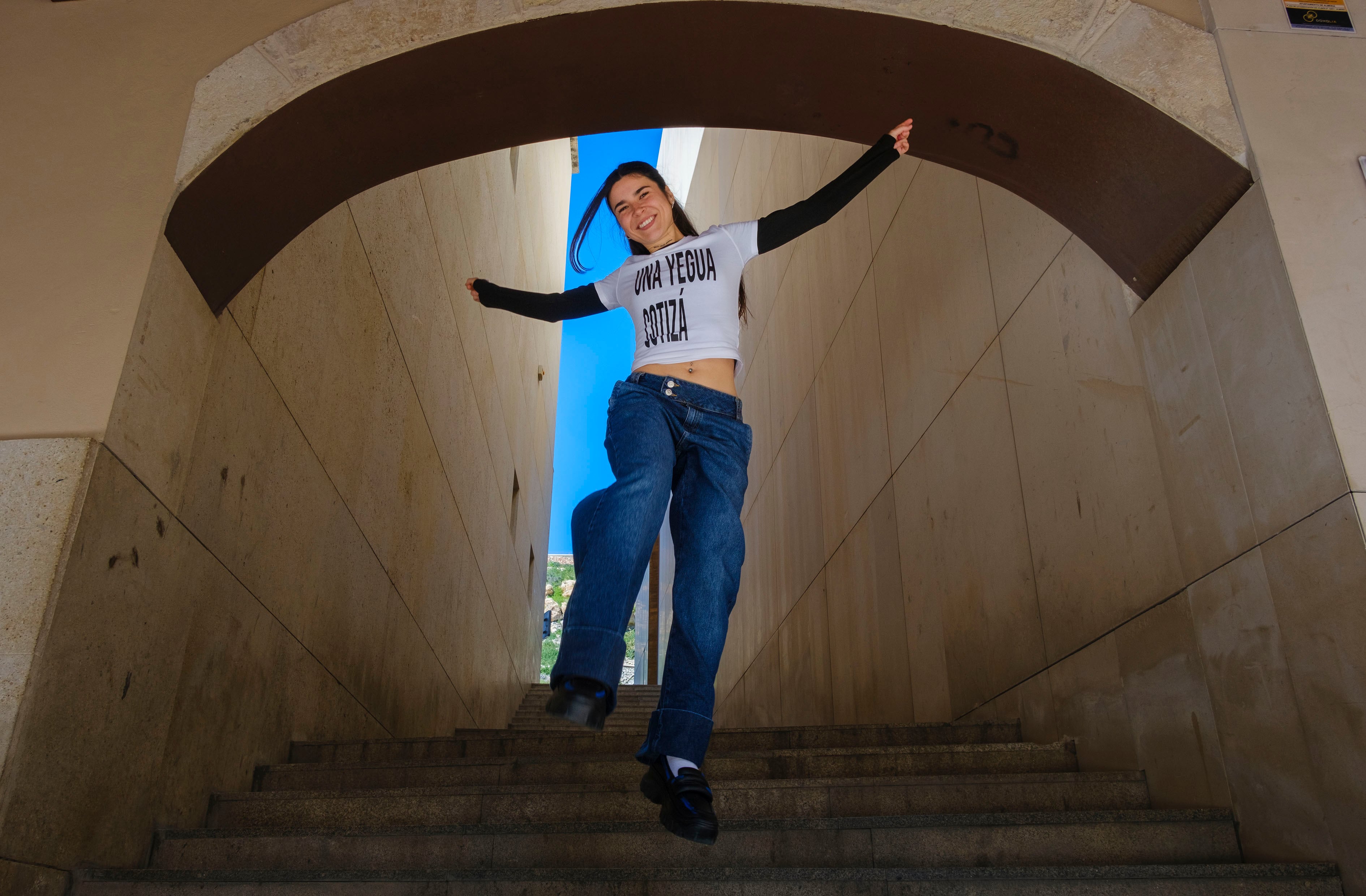 La artista almeriense Vera GRV, en la Plaza Vieja de Almería.