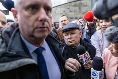 Kaczynski, este miércoles a su llegada a la sede de TVP en Varsovia.