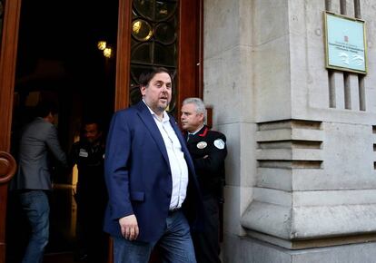 Oriol Junqueras sale de la Consejería de Economía en Barcelona en 2017.