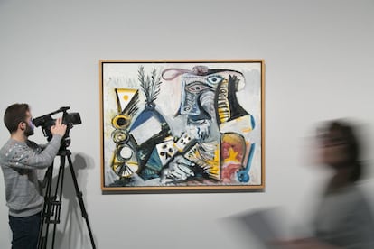 Pablo Picasso pasó sus años de formación en Barcelona y esta colección de más de 3.500 pinturas es un digno tributo al maestro. Repartido en cinco mansiones medievales de piedra contiguas, los bonitos patios, galerías y escaleras del complejo museístico (www.museupicasso.bcn.cat) son casi tan maravillosos como la colección que acoge en sus salas (en la foto 'El jugador de cartas II', prestada por el Museo de Arte Moderno de Dinamarca). La exposición se centra en los primeros años del artista malagueño, aunque hay suficiente material de épocas posteriores como para entender a la perfección la versatilidad del gran genio de la pintura del siglo XX. Más información en ‘Los 500 mejores lugares para viajar”, de Lonely Planet, y en www.lonelyplanet.es