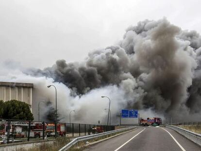 Vista del incendio en la planta de Campofr&iacute;o en Burgos, en noviembre de 2014.