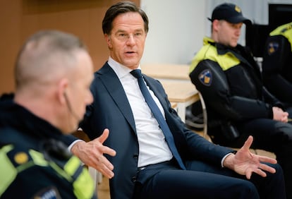 Mark Rutte, en un centro de educación y entrenamiento policial en La Haya, el pasado día 29.