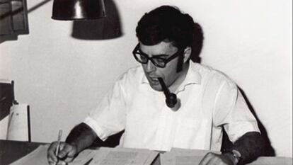 Francesc Vallverd&uacute;, en su despacho en Edicions 62, en 1972