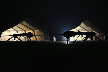 Un dron MQ-1B Predator, a su llegada al angar de la base aérea.