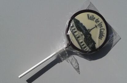 This chocolate lollipop of the Valley of the Fallen is priced at €1.75
