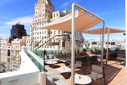 La azotea de Picalagartos Sky Bar, en la última planta del hotel NH Collection, con vistas a la Gran Vía de Madrid, en una imagen cedida.
