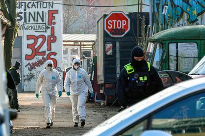 Operación de búsqueda de Burkhard Garweg y Ernst-Volker Staub de unidades especiales de la policía en Berlín el pasado 3 de marzo. 