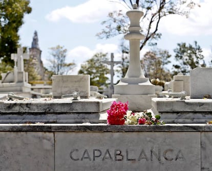 Tumba del ajedrecista José Raúl Capablanca, en el cementerio Colón de La Habana.