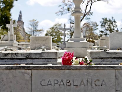 Tumba del ajedrecista José Raúl Capablanca, en el cementerio Colón de La Habana.