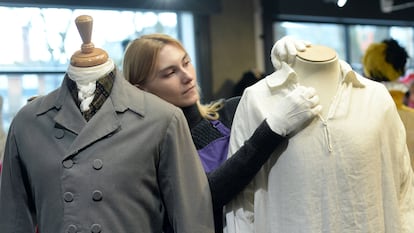 La camisa blanca de Colin Firth en 'Orgullo y prejuicio', a subasta en Kerry Taylor Auctions, en Londres.