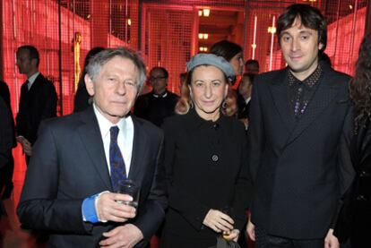 Polanski, Miuccia Prada y Francesco Vezzoli, abajo un aspecto del museo virtual.