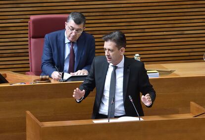 El diputado del PP José Juan Zaplana, el pasado viernes en la tribuna parlamentaria.