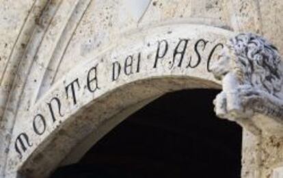 Entrada a la sede de Monte dei paschi di Siena, el banco más antiguo de Italia
