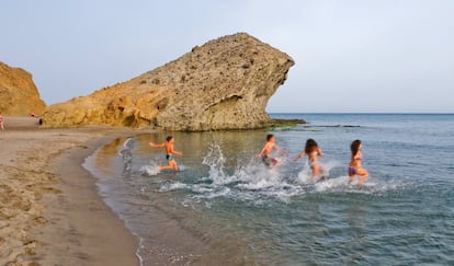 Playa de Mónsul, cerca del cabo de Gata, en Almería.