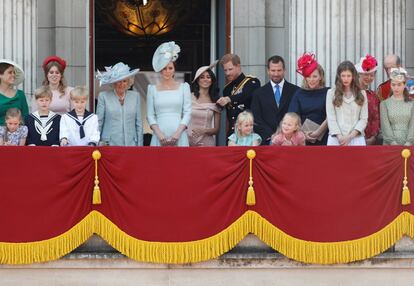 Miembros de la familia de real en el balcón del palacio de Buckingham.