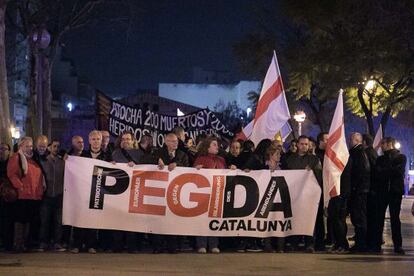 Los manifestantes desplegaron una pancarta de Pegida
