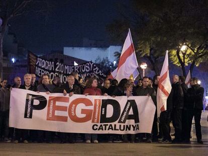 Los manifestantes desplegaron una pancarta de Pegida