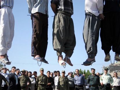 Cinco convictos ahorcados en Mashad, a mil kilómetros al noroeste de Teherán, en 2007.