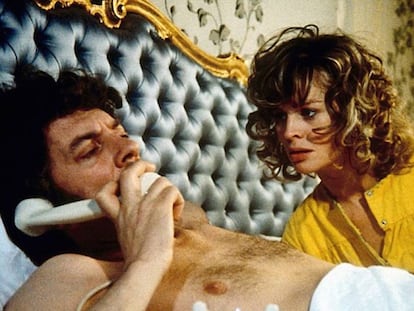 Donald Sutherland e Julie Christie mostram a intimidade de um casal no filme ‘Inverno de Sangue em Veneza’.