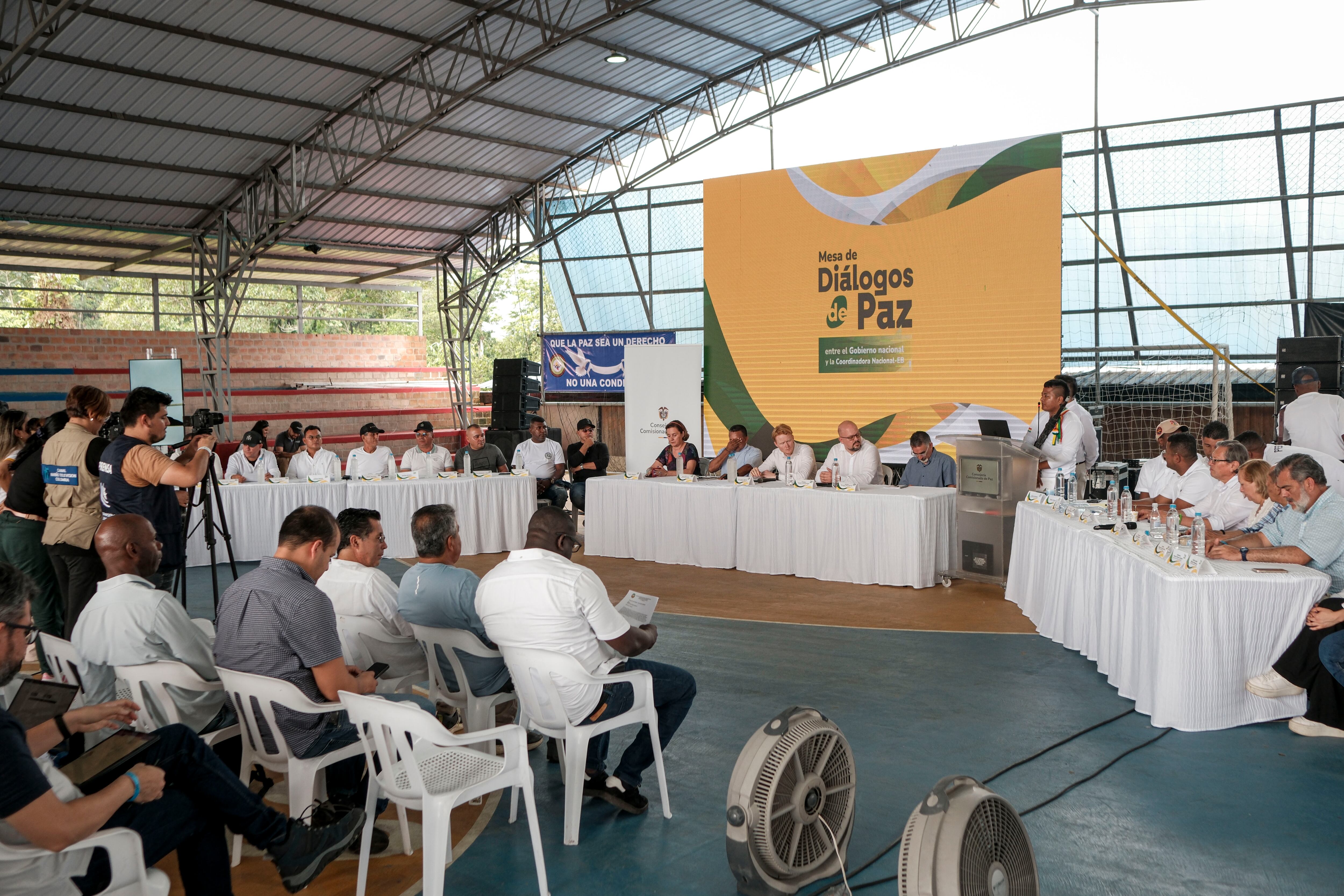 La ceremonia de clausura del quinto ciclo de diálogos entre el Gobierno y la CNEB, el 25 de mayo en la vereda Zabaleta, Nariño. 