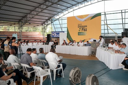 La ceremonia de clausura del quinto ciclo de diálogos entre el Gobierno y la CNEB, el 25 de mayo en la vereda Zabaleta, Nariño.