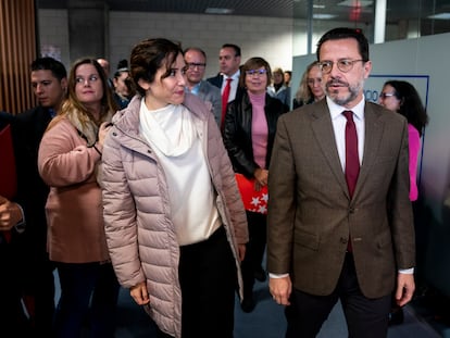 La presidenta de la Comunidad de Madrid, Isabel Díaz Ayuso y el consejero autonómico de Economía, Hacienda y Empleo, Javier Fernández-Lasquetty, el 9 de diciembre en Madrid.