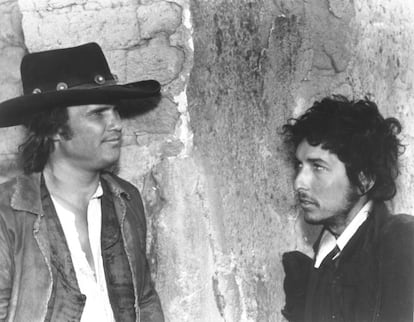 Kris Kristofferson y Bob Dylan en la película 'Pat Garrett & Billy the Kid', rodada en Durango (México), en 1973.