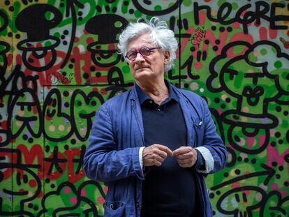 O filósofo Franco 'Bifo' Berardi, em uma rua do bairro El Raval de Barcelona em 22 de maio de 2021.