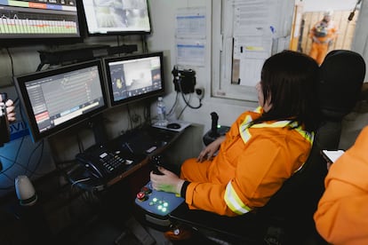 Liliana Rodena, an operator at El Teniente, coordinates mine activities remotely.