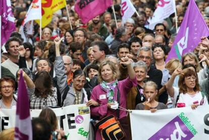 Manifestación en París contra la reforma de las pensiones, que retrasa en dos años la edad de jubilación.