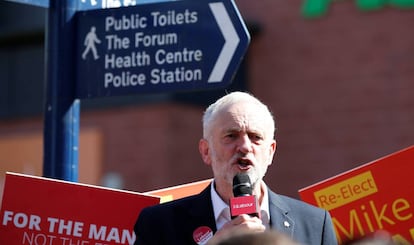 el líder del partido laborista británico Jeremy Corbyn da un discurso este martes en Whythenshawe durante la campaña electoral.