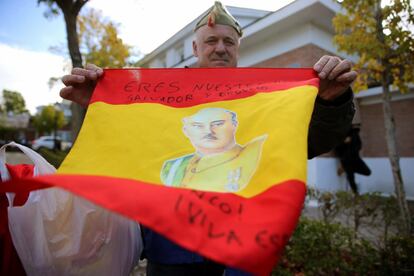 Around 100 Franco supporters gathered outside the Pardo-Mingorrubio cemetery on Thursday to pay tribute to the dictator. In this photo, a man holds a Spanish flag with an image of Franco and the message: “You are our savior and pride.”